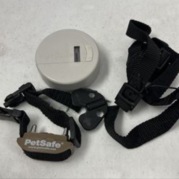 PetSafe Pawz Away Mini Pet Barrier for Cats and Dogs, with Adjustable Range - Picture 2 of 4